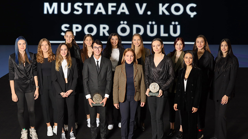 Milli Okçumuz Mete Gazoz ve A Milli Kadın Voleybol Takımımız Mustafa V. Koç Spor Ödülü&#39;nün Sahibi Oldu!